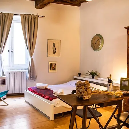 Appartamento Studio In Tornabuoni Within A Renaissance Building