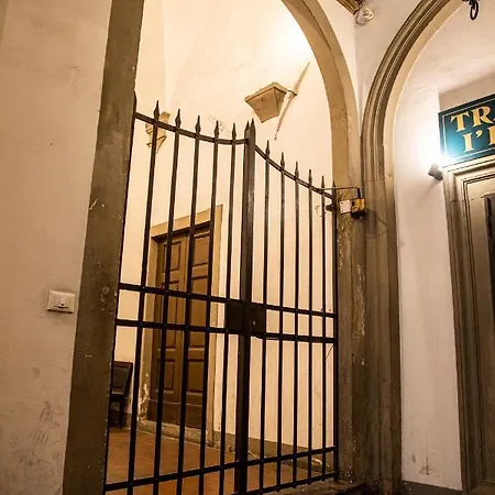 Studio In Tornabuoni Within A Renaissance Building Appartamento