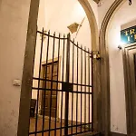 Studio In Tornabuoni Within A Renaissance Building Lejlighed