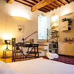 Studio In Tornabuoni Within A Renaissance Building Lejlighed *