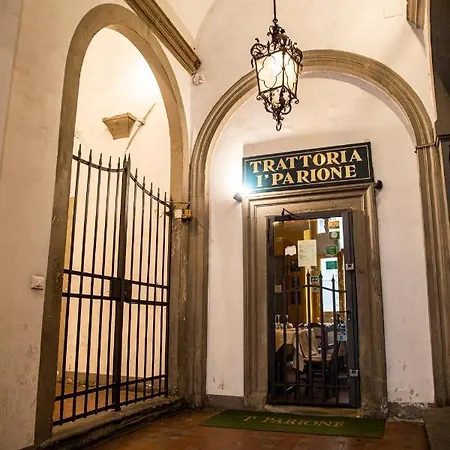 Studio In Tornabuoni Within A Renaissance Building Apartment