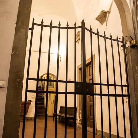 Apartment Studio In Tornabuoni Within A Renaissance Building *