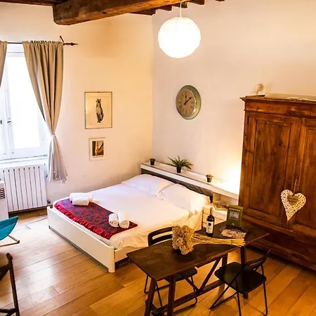 Studio In Tornabuoni Within A Renaissance Building * פירנצה