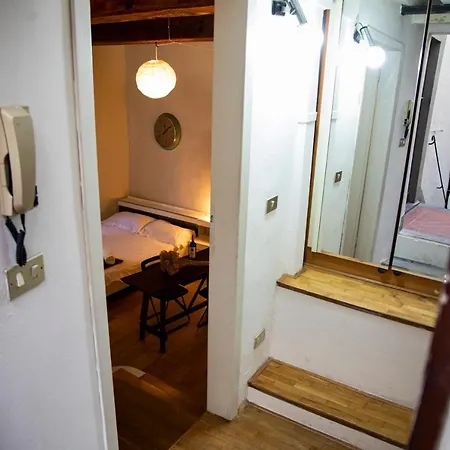 Studio In Tornabuoni Within A Renaissance Building * Florence