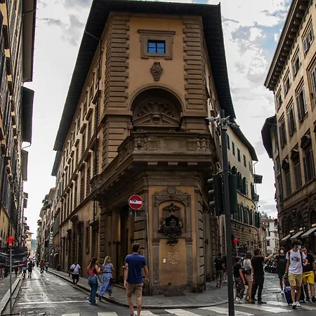 Studio In Tornabuoni Within A Renaissance Building Florença