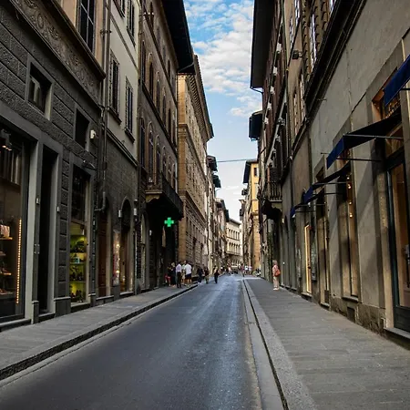 Studio In Tornabuoni Within A Renaissance Building Apartment