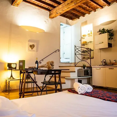 Studio In Tornabuoni Within A Renaissance Building Apartment *