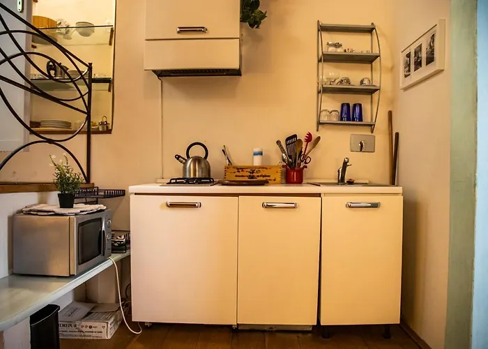 Studio In Tornabuoni Within A Renaissance Building