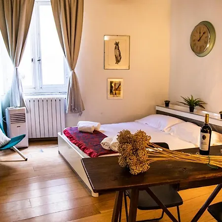 Studio In Tornabuoni Within A Renaissance Building