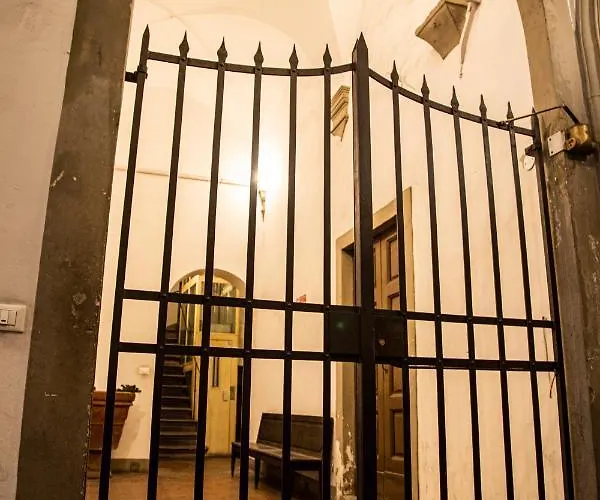 Appartement Studio In Tornabuoni Within A Renaissance Building *