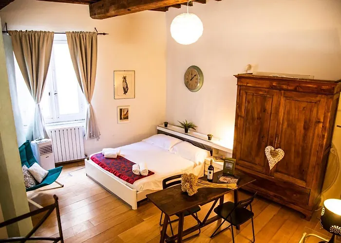 Studio In Tornabuoni Within A Renaissance Building * Florence